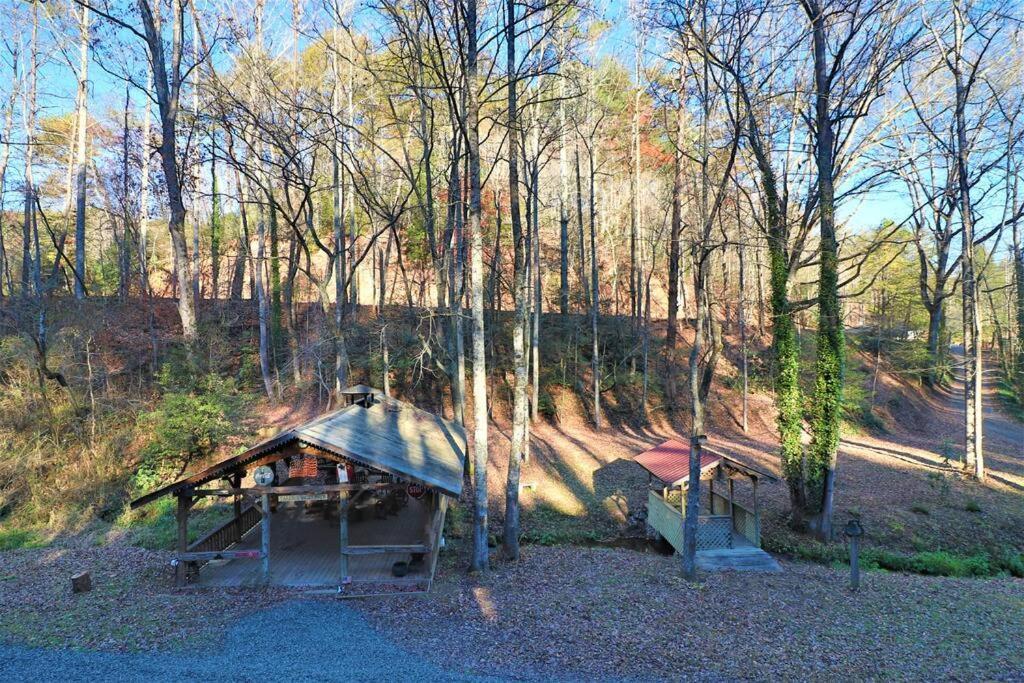 Amazing Cabin Fireplace And Stream #11 Helen Dış mekan fotoğraf