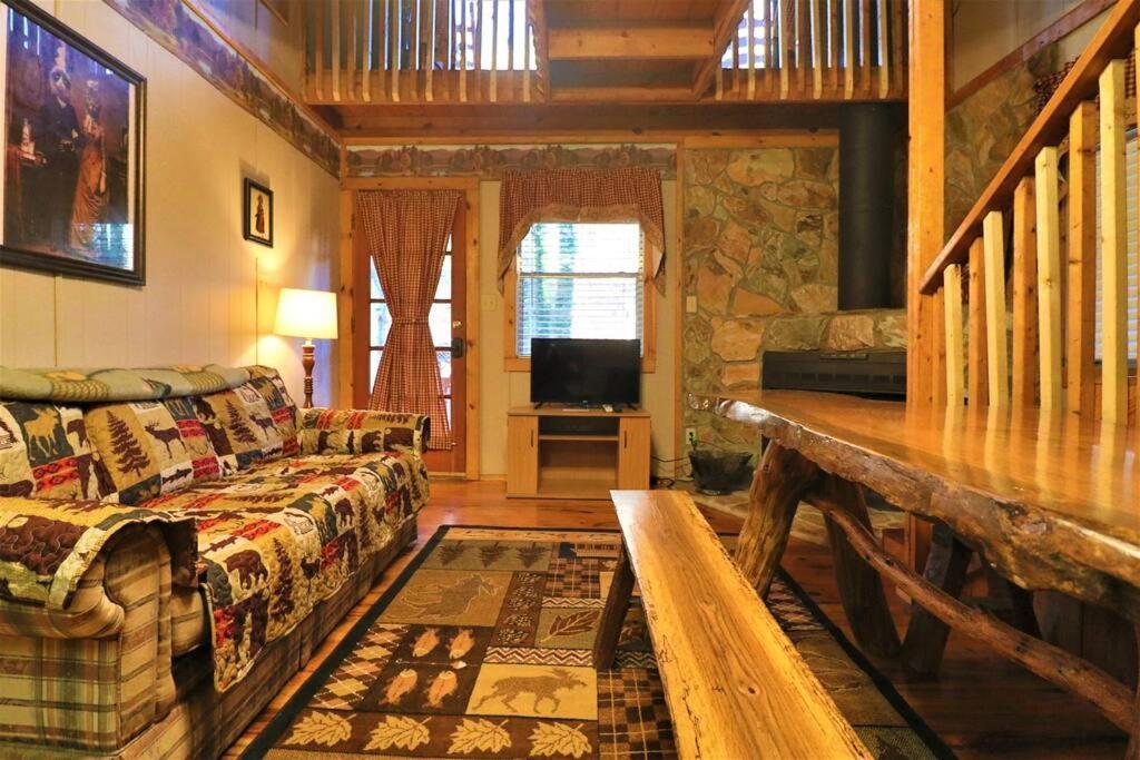 Amazing Cabin Fireplace And Stream #11 Helen Dış mekan fotoğraf